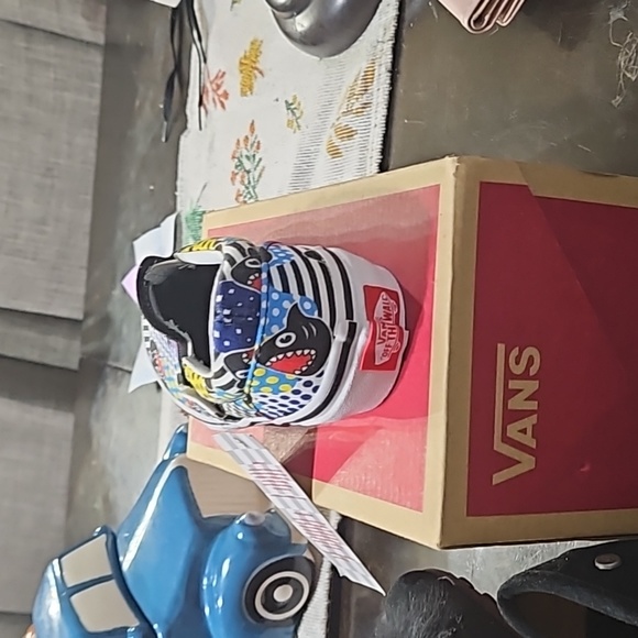 Brand new classic slip on vans shark week themed size 12 kids sneaker shoe - Picture 9 of 11